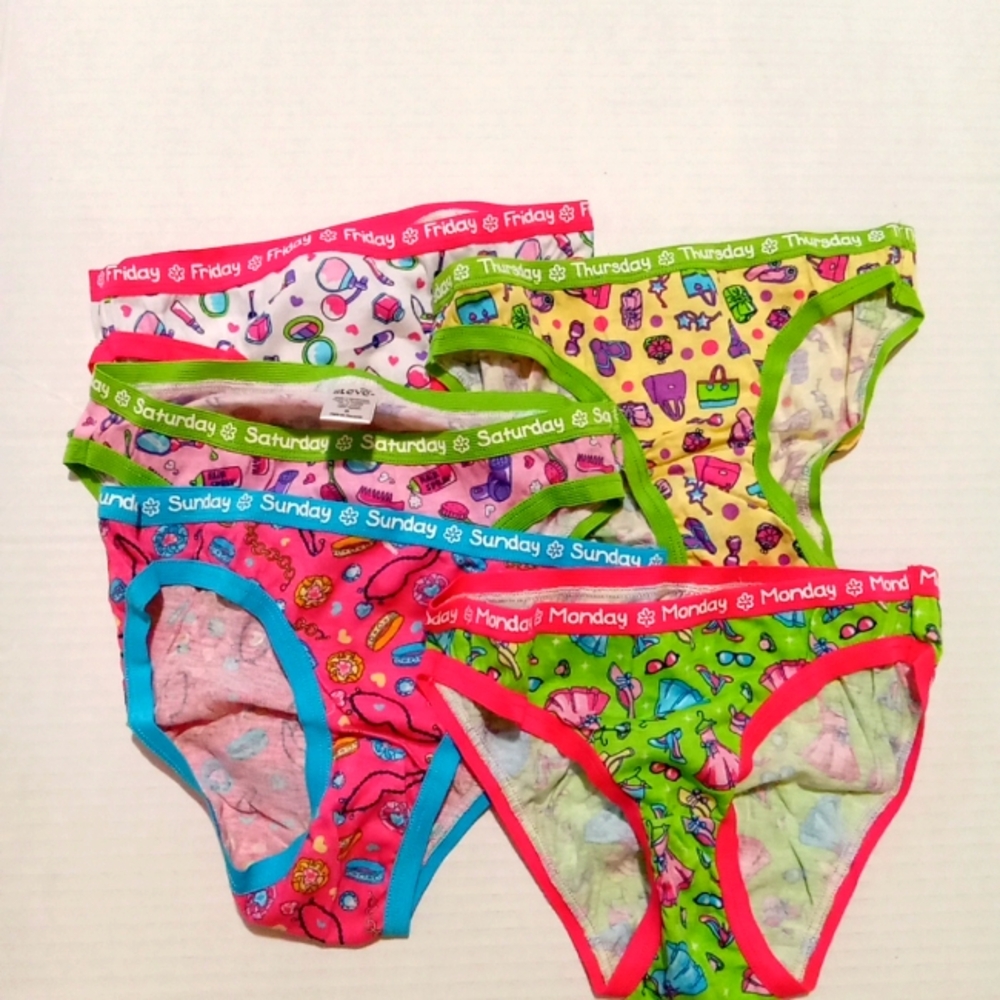Girls underwears size small days Of The week